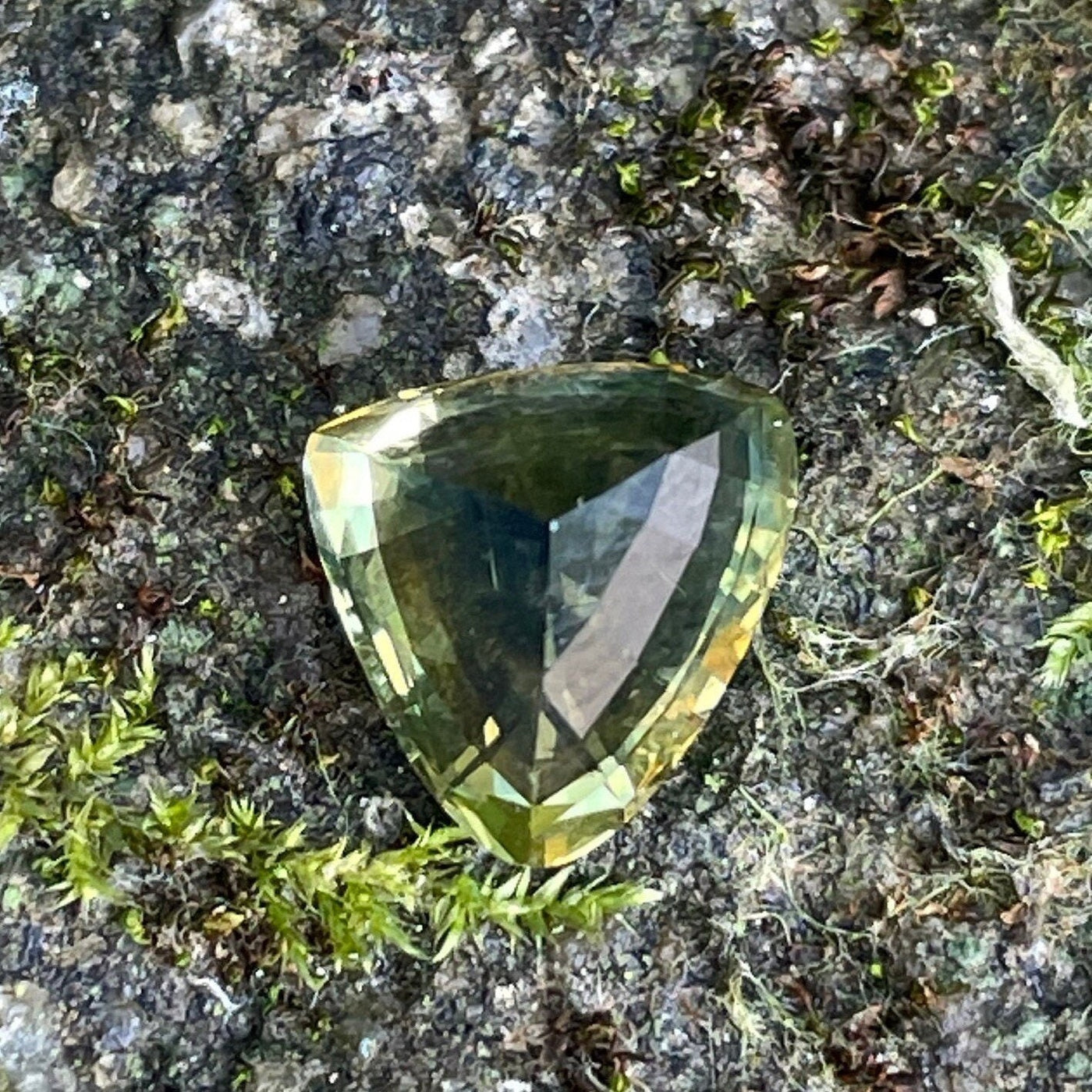 Green Sapphire  2.15 Ct