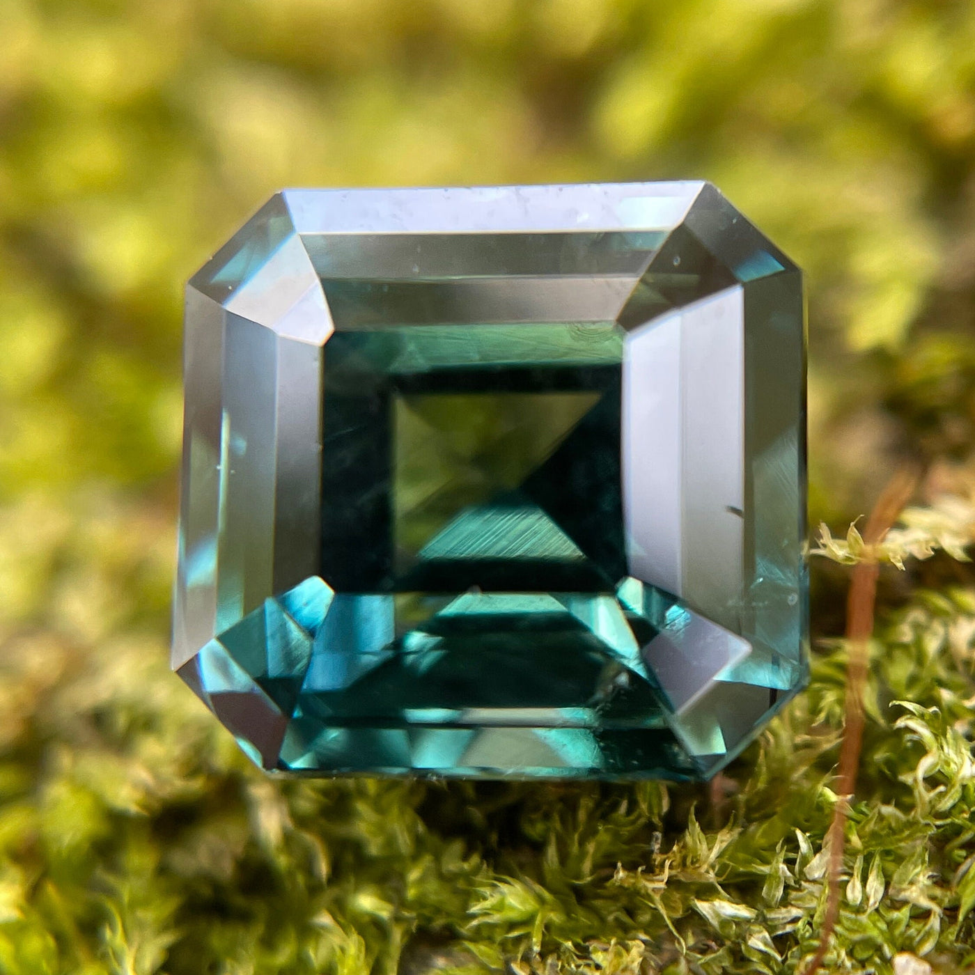 Teal Sapphire  2.04 Ct