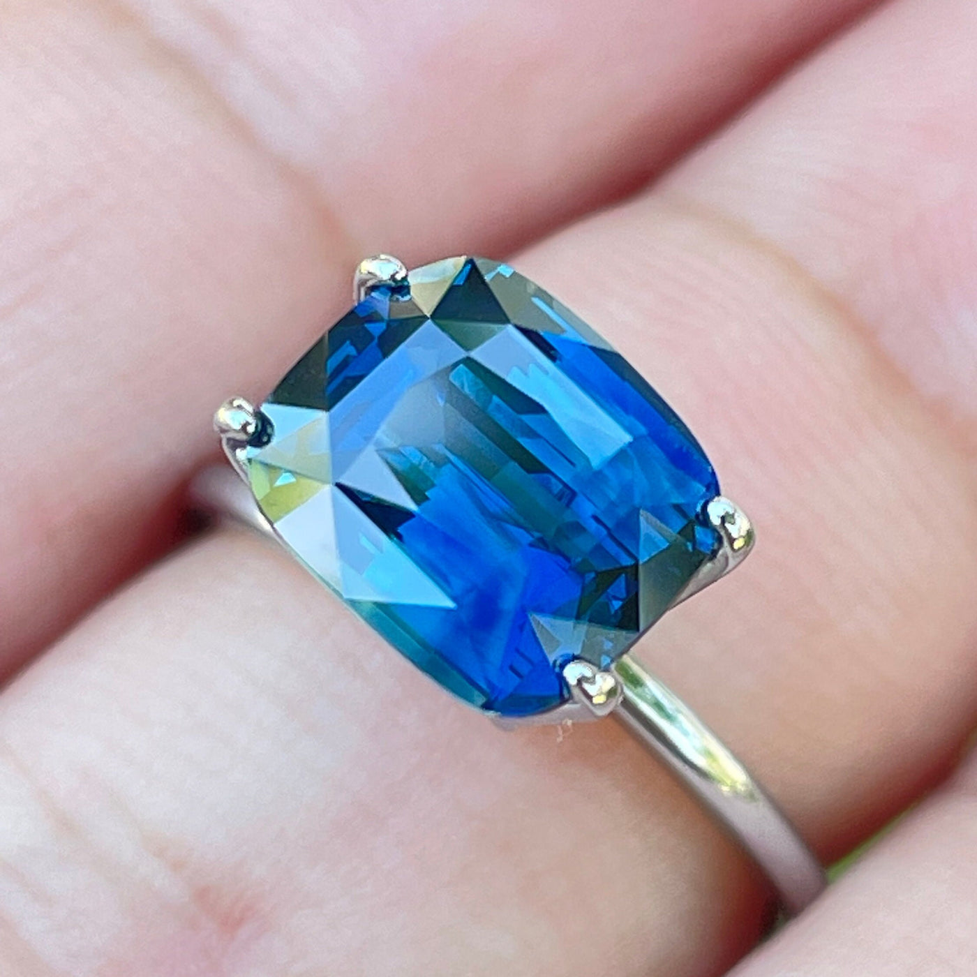 Blue Sapphire 4.03 Ct